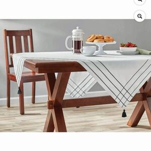 Mainstays White /Black Stripe Boarder & Tassel Table Throw 50x 50